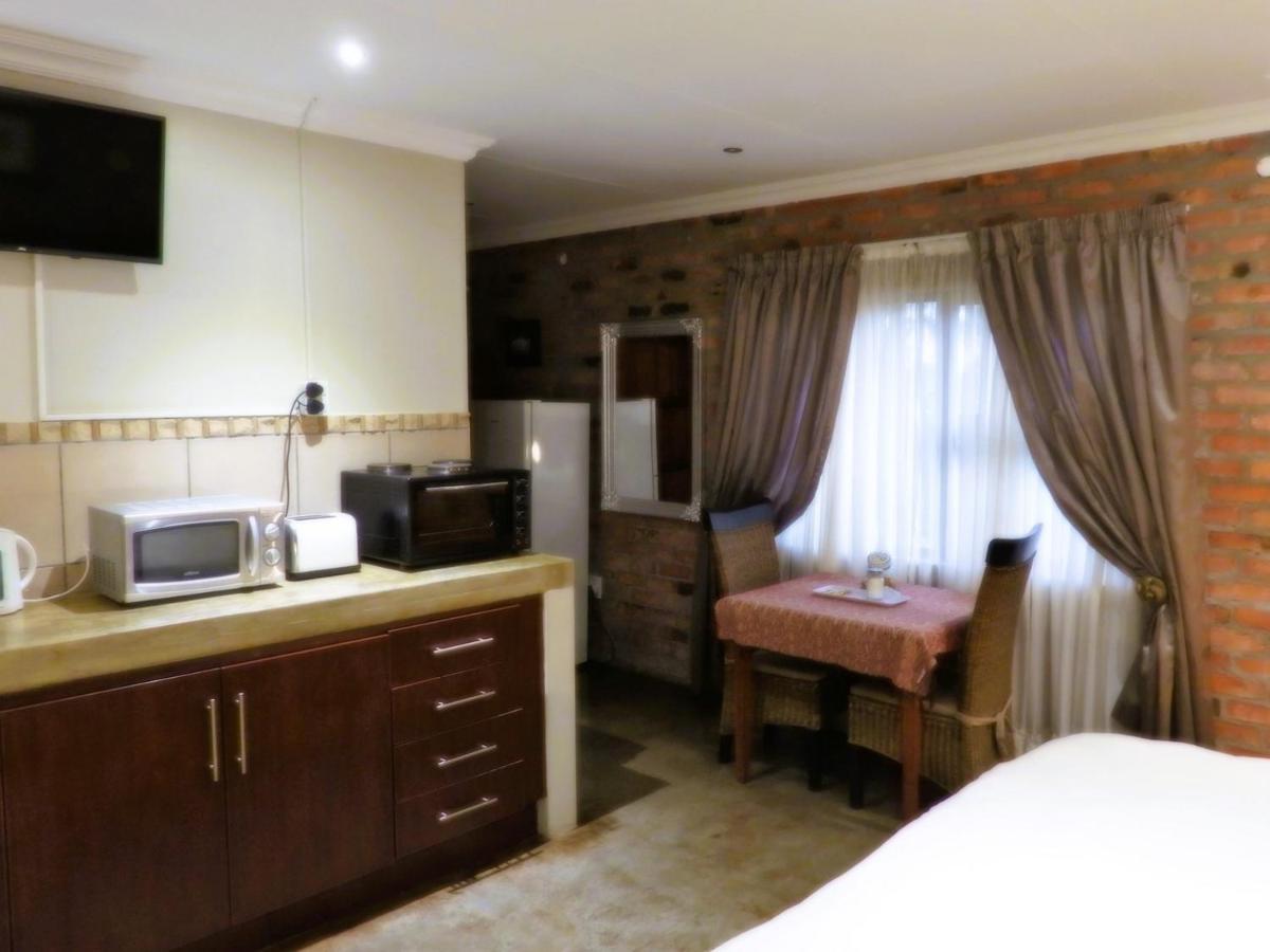 Maretlwane Guesthouse バッフェルスプアルト エクステリア 写真