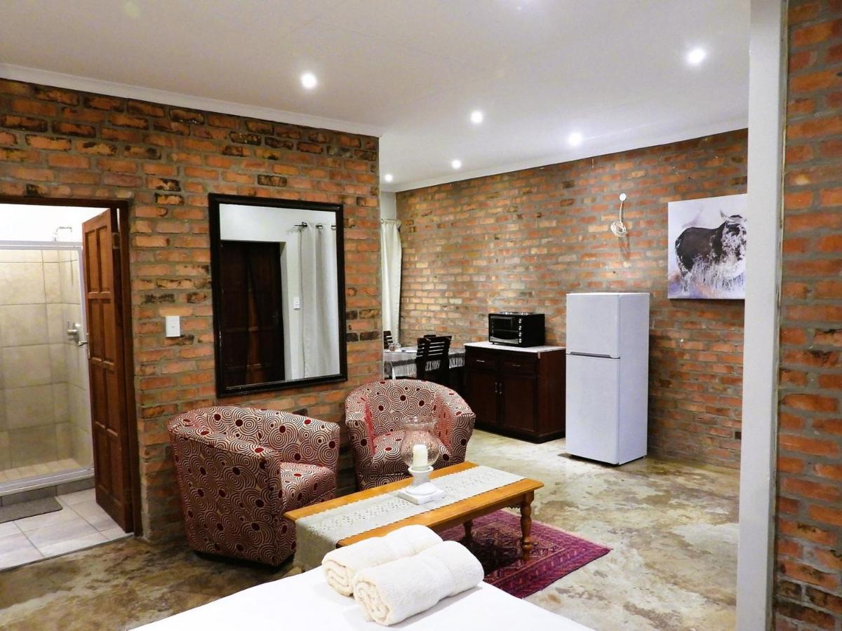 Maretlwane Guesthouse バッフェルスプアルト エクステリア 写真